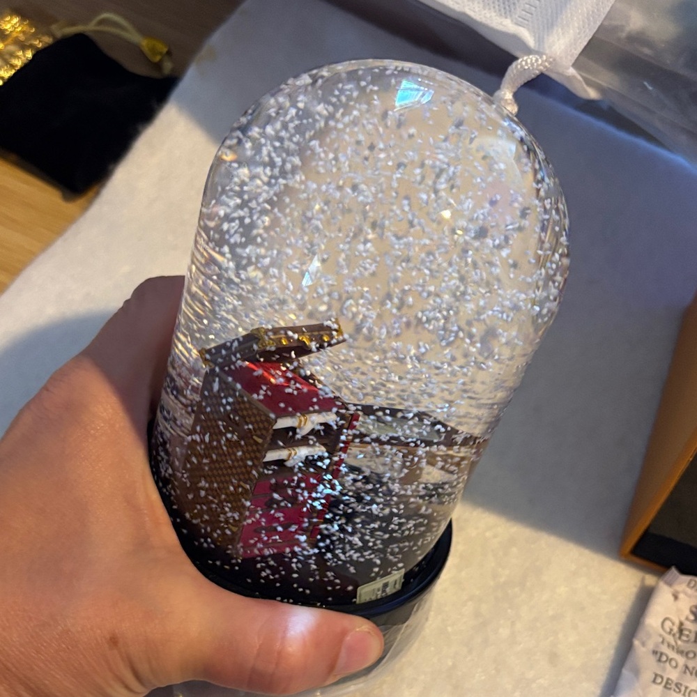 Louis Vuitton Snow globe trunk - Picture 7 of 12